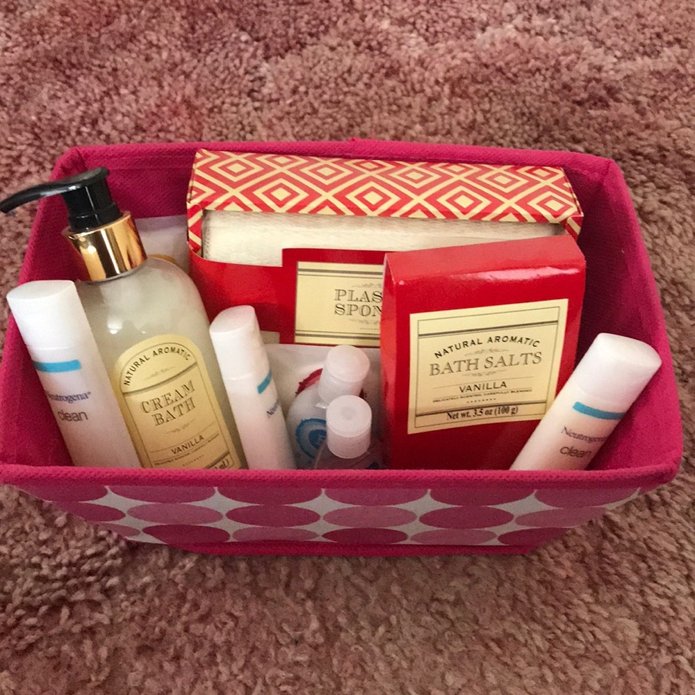 Body/shower care gift basket
